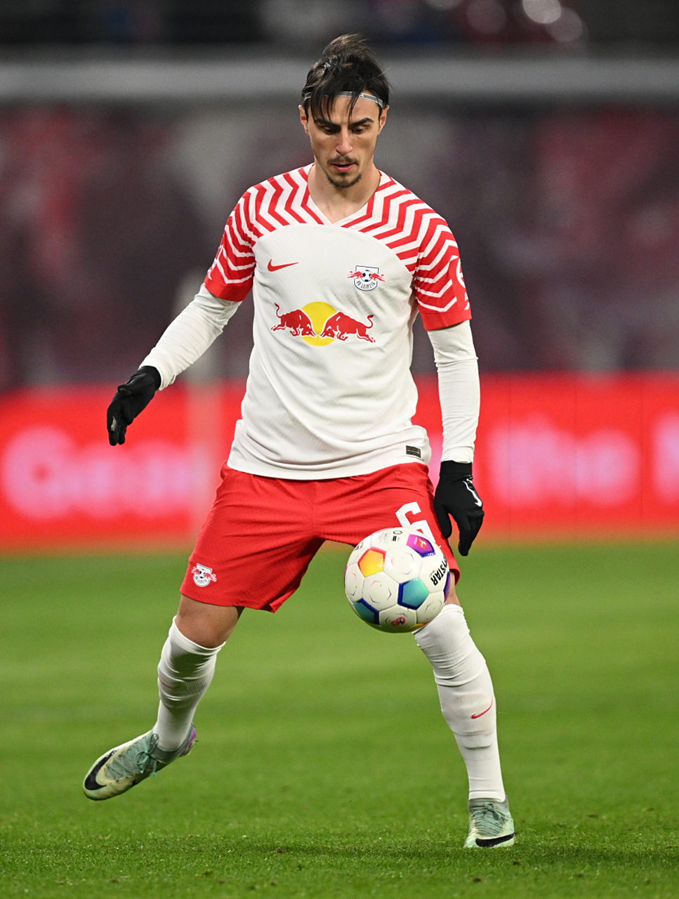 包含莱比锡迎德国杯关键赛，关键时刻单刀错失，更衣室稳定，资深球员宣示担当的词条